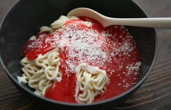 На первый взгляд, это спагетти с кетчупом. Ты удивишься, узнав, что это за блюдо на самом деле!