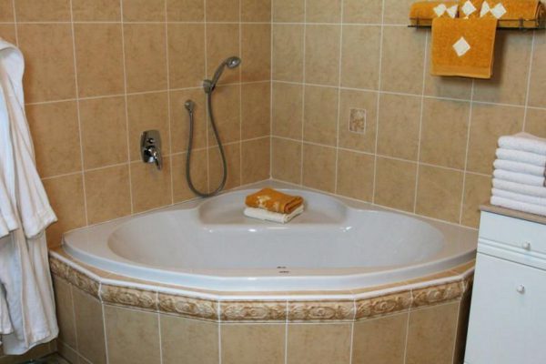 Почему не нужно устанавливать угловую ванну