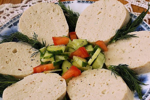 Вареная колбаса в кружке: рецепт для тех, кто ценит домашнюю кухню.