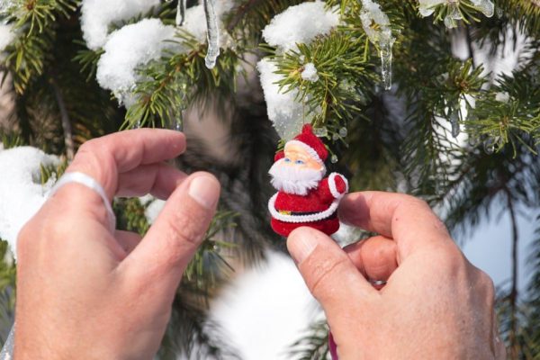 Елочные игрушки, которые нельзя вешать на елку, они несут негатив и лишения в семью