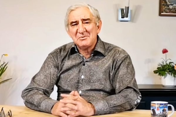 Лучезарный Михаил Казиник порекомендовал слушать целительную музыку, именно она помогла Иоганну Себастьяну Баху пережить утрату любимой жены