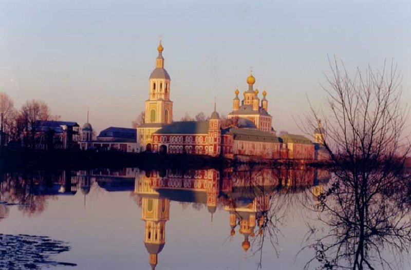 церковь у реки