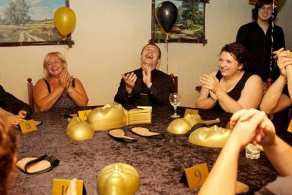 Одиннадцать веселых игр для компании взрослых
