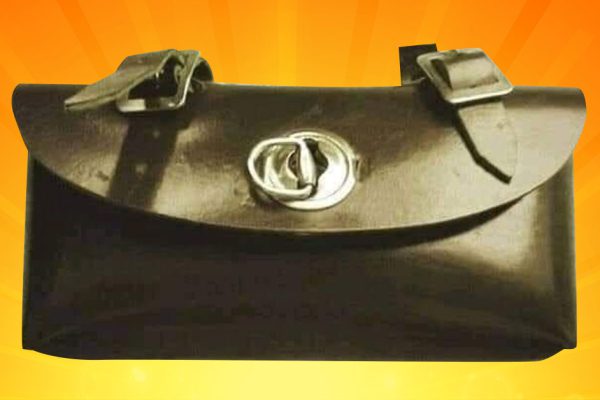 Папа называл это бардачком, всегда привозил в нём гостинцы от зайчика