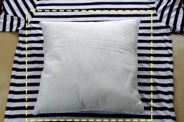 Креативная наволочка и еще 2 яркие идеи того, что можно сделать из ненужных футболок.