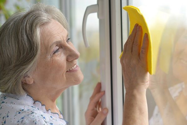 После 40 пришло четкое понимание того, что не нужно покупать лишнего, половину своих вещей выбросила