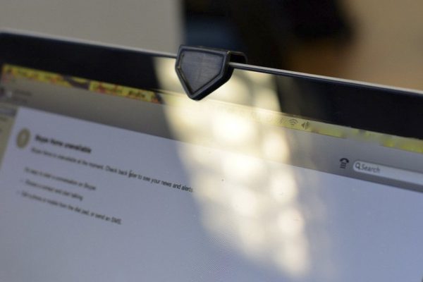 Вот почему нужно всегда закрывать камеру на ноутбуке! Опасность, о которой ты даже не подозреваешь…