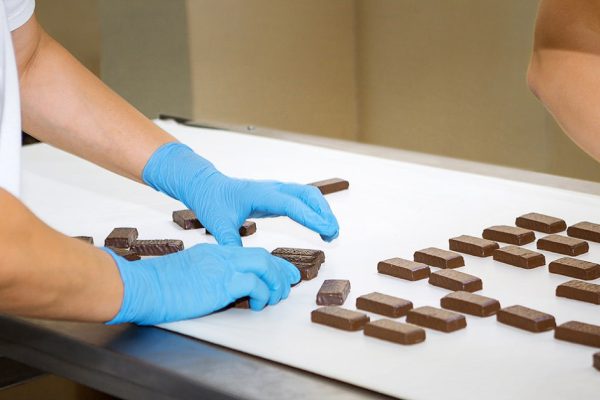 Спросили у хитрого нутрициолога, бывают ли конфеты без химии в составе