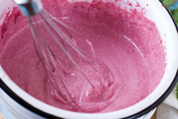 Взбиваю горячую вишню, чтобы изумить гостей десертом «Вишневые облака»