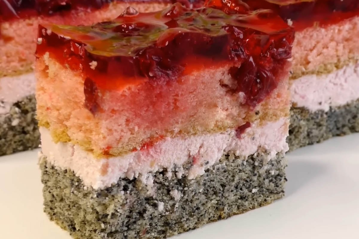 Изысканный бисквитный торт «Сакура», который наполняет душу летним настроением