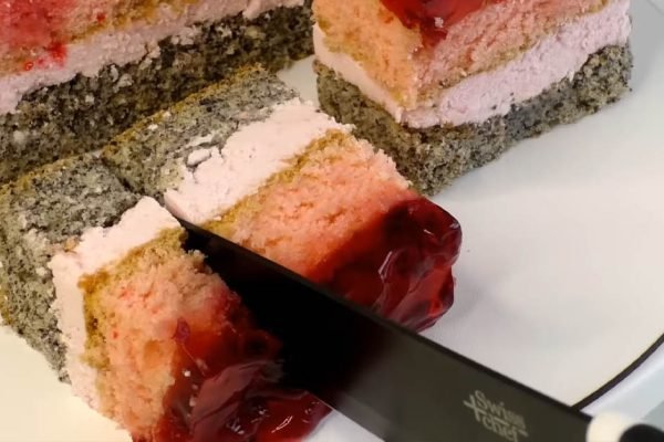 Изысканный бисквитный торт «Сакура», который наполняет душу летним настроением