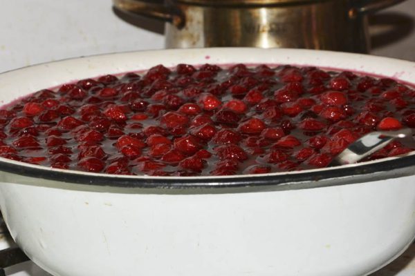 Вишневый лимонад и как пить его вместо газировки