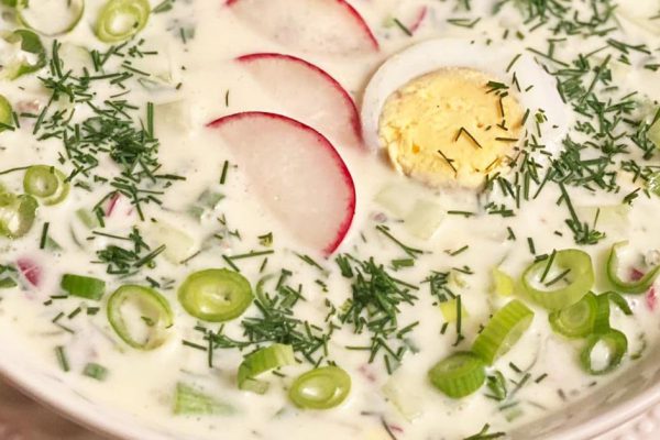 Жарким летним днем в Грузии обязательно готовят окрошку на мацони, показываю, в чём фишка