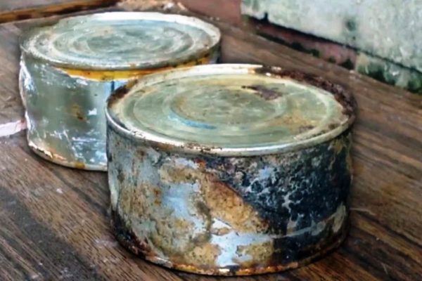 Открываем тушенку сорокалетней давности, что хранилась в подвале со времен СССР
