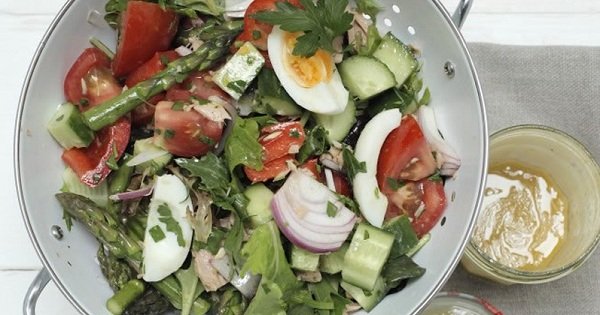 Отличное решение для летнего праздника: 9 оригинальных идей для салатов.