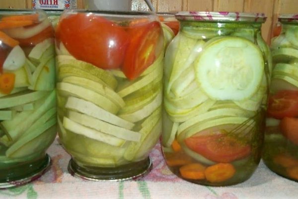 Надоело снабжать коллег маринованными кабачками, раскрыла свой фирменный рецепт