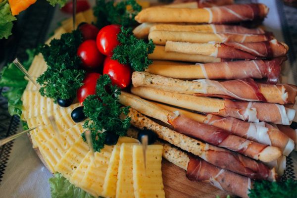Как устроить фуршет из закусок