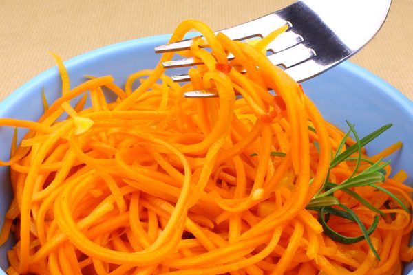 Как приготовить морковный салат с редисом