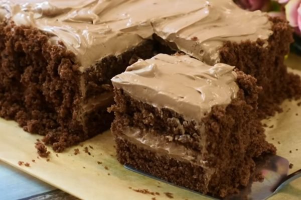 Каждые выходные пеку шоколадный «Сметанник» по рецепту Ольги Матвей, получается нежный, как пух