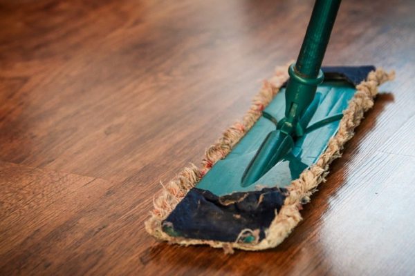 То, что Золушка свела с ума принца своей любовью к чистоте, всегда остается за кадром