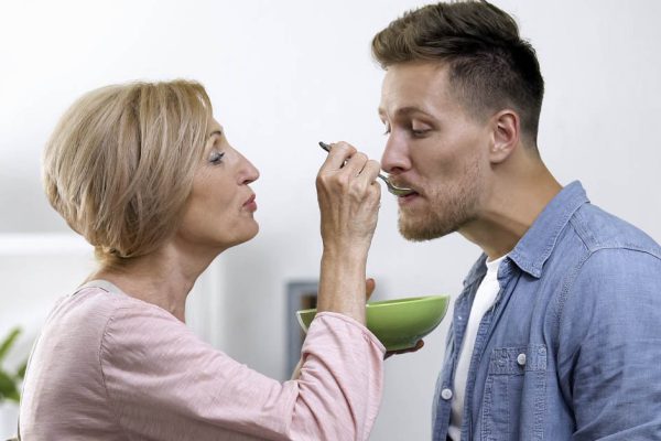 Кто по знаку зодиака мужчины, для которых мнение мамы будет законом всю жизнь