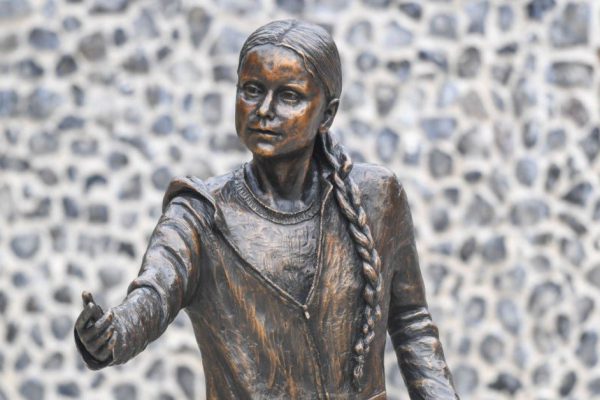 Зачем Грета Тунберг снялась для Vogue и обвинила мир моды в ухудшении климата