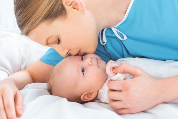 Что родителям нельзя делать при детях