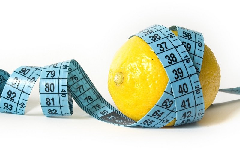 теплая вода с лимонным соком