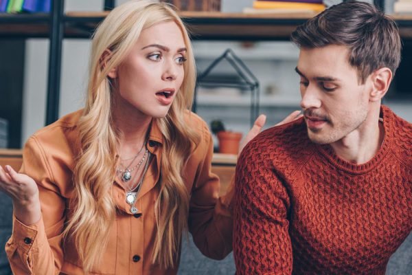 Недавно отец мужа отошел в мир иной, не оставив завещания, а муж теперь не хочет получать свою долю наследства