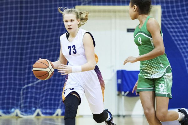 Как-то раз тренер отобрал у меня бутерброд с ветчиной, который приготовила мама, а за мной закрепилась кличка «разговаривающая ветчина»