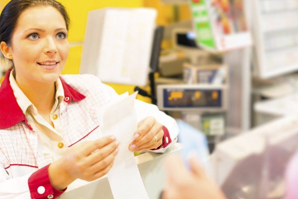 Тетя, которая работает в супермаркете, честно рассказала, как недобросовестные кассиры дурят покупателей