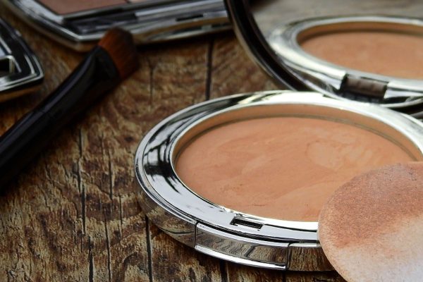 Что должно быть в косметичке женщины после 50