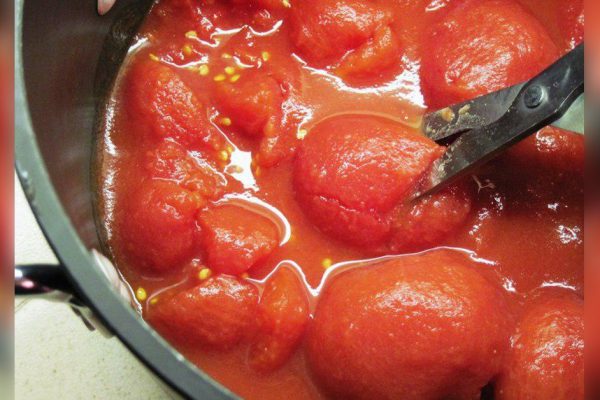 Врач предупреждает: «Не ешь помидоры с кожицей! Ни в коем случае не клади помидоры в один пакет с хлебом или сыром…»