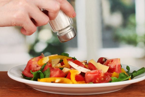 Почему стоит ограничить употребление соли