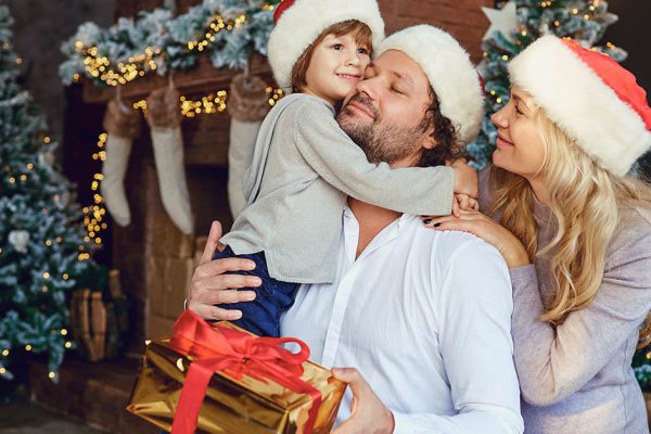 Родители сказали мальчику, что ждут подарков, ведь на Новый год положено дарить близким что-то дорогое и приятное