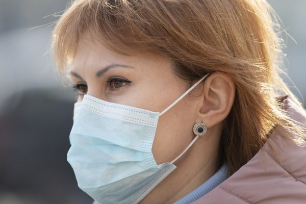Почему некоторым так нравится носить маску на лице