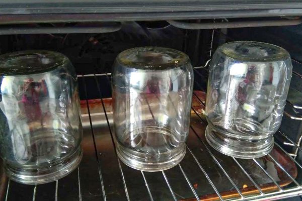 Делаю консервацию людям за деньги, поделюсь быстрым методом стерилизации банок