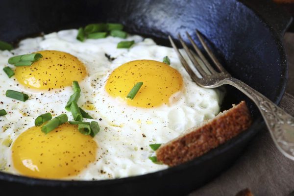 Плохие привычки во время завтрака, которые мы повторяем из раза в раз, но пора бы перестать