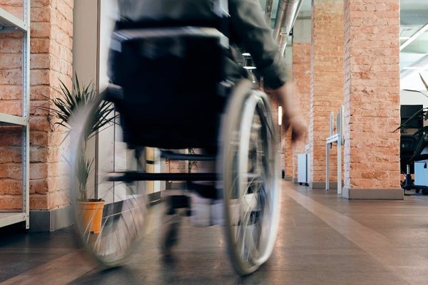 Вторая жизнь мужчины-колясочника, или Таинственный мешок в мансарде