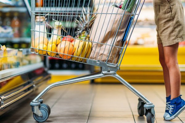 Почему на полках магазинов много импортной продукции