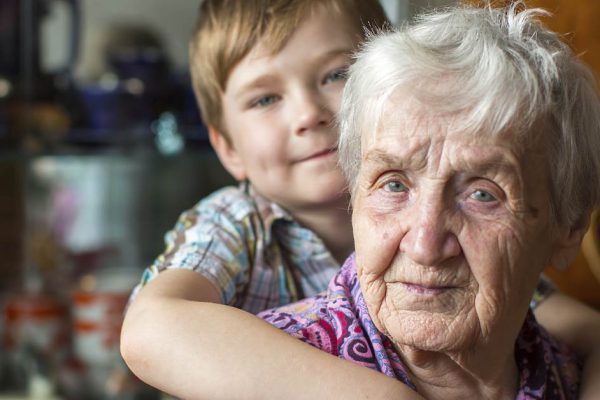 Стоит ли оставлять ребенка с пожилыми родителями на длительное время