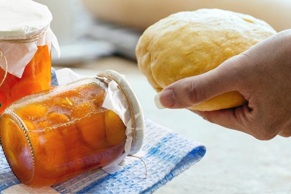 Обнаружила банку прошлогоднего абрикосового варенья, за 30 минут испекла мягкое печенье