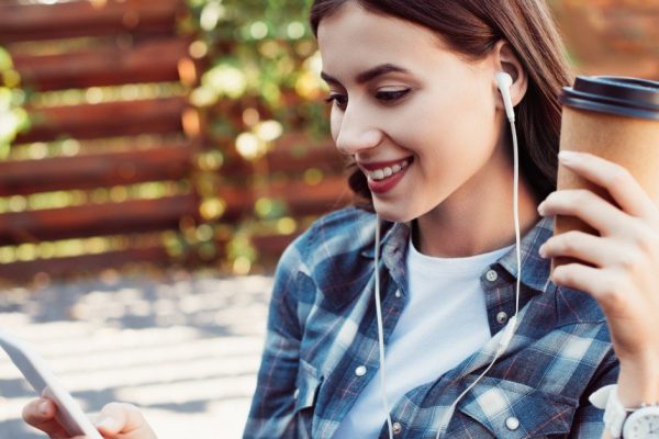 Что выдает успешную женщину, даже если она простенько одета