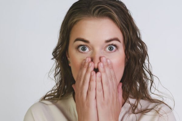 Поздним вечером раздался звонок, когда я открыла дверь, на пороге стояла бывшая свекровь, у нее ко мне явно был разговор