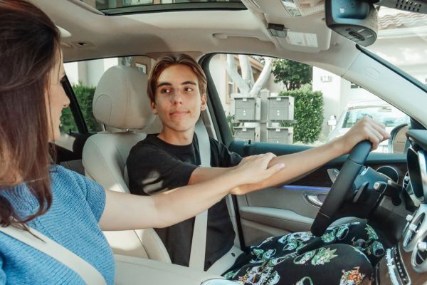 Подросток осыпал мать упреками, но вскоре узнал, сколько денег она тратит на него