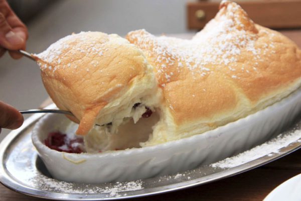 Рецепт десерта с родины Моцарта, который нужно поедать только в горячем виде