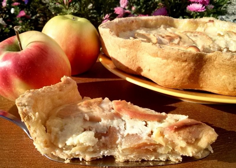 яблочный пирог неженка со сметанной заливкой