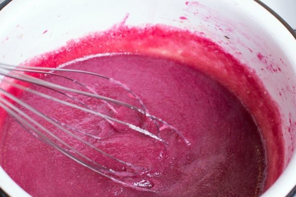 Зачем смешивать ягодное пюре с кукурузным крахмалом