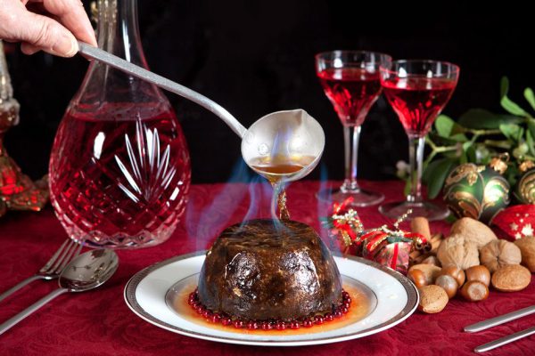 «Рождественку» начинаю готовить в мае, когда будоражит ароматом первая клубника, а в декабре начинаю процеживать, приглашаю к столу