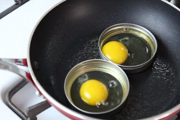 Секрет идеальной яичницы прост: с этим трюком блюдо будет получаться всегда!